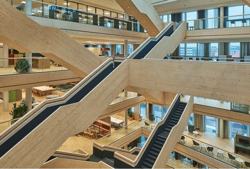 Дерев'яні сходи для зустрічей